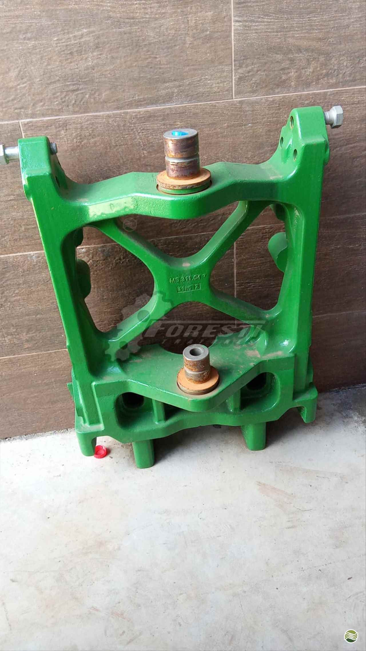 SUPORTE DO EIXO DIANTEIRO TRATORES JOHN DEERE LINHA 6000